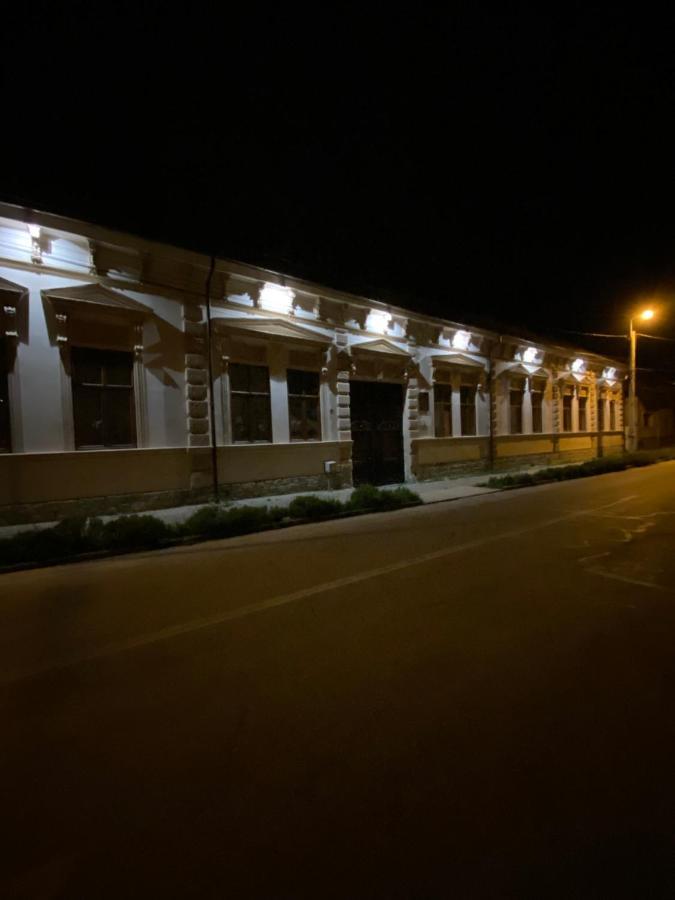 Antique Aparthotel Alba Iulia Buitenkant foto