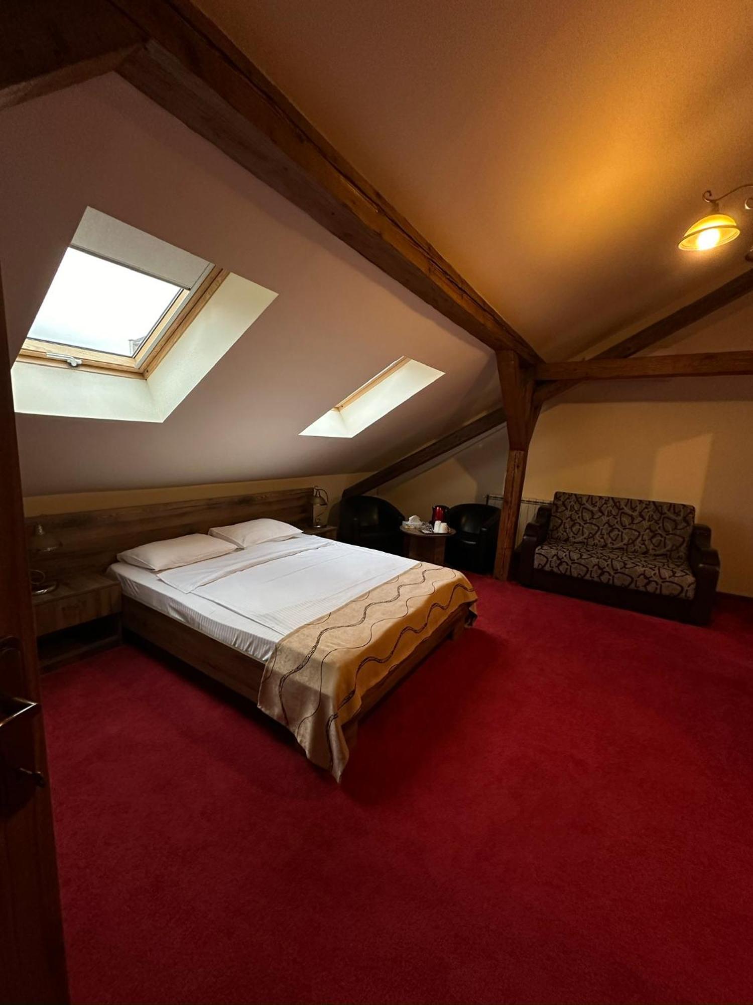 Antique Aparthotel Alba Iulia Buitenkant foto