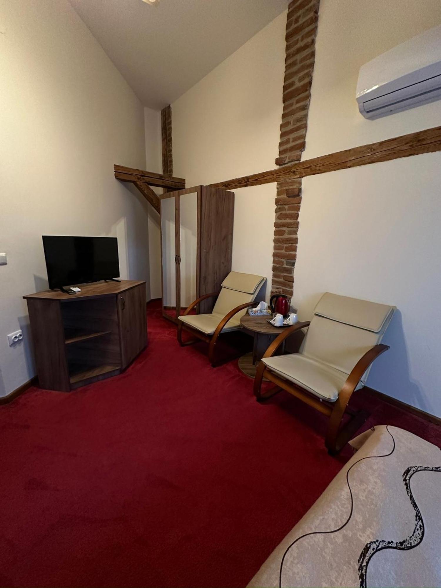 Antique Aparthotel Alba Iulia Buitenkant foto