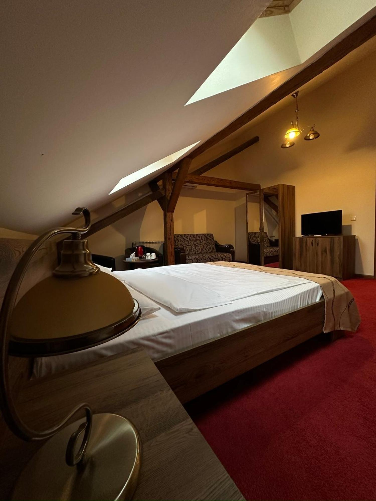 Antique Aparthotel Alba Iulia Buitenkant foto