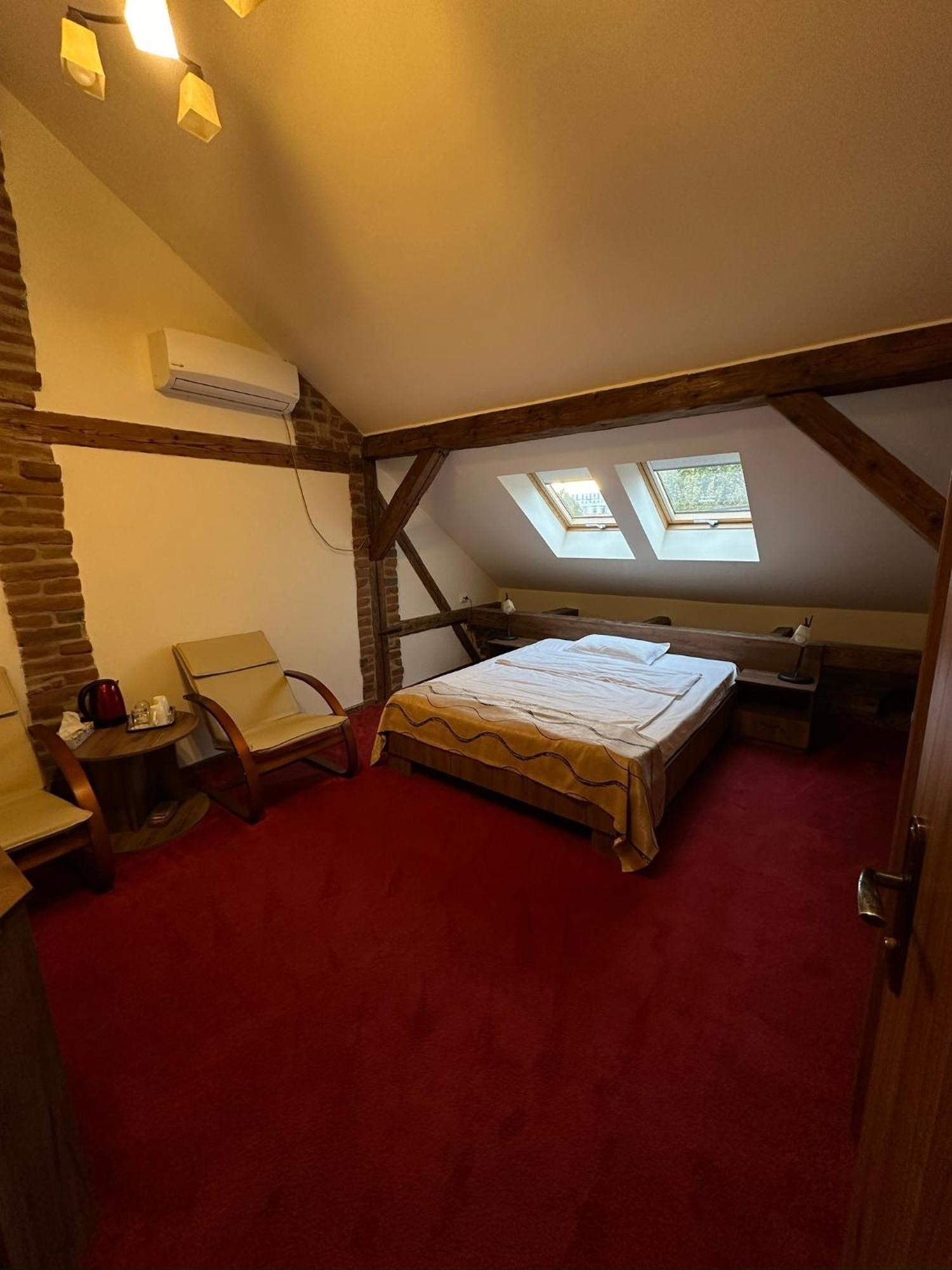 Antique Aparthotel Alba Iulia Buitenkant foto