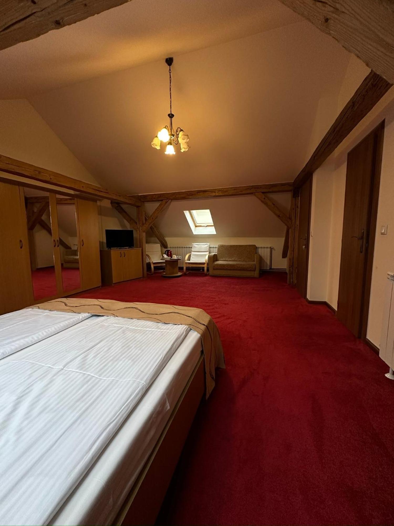 Antique Aparthotel Alba Iulia Buitenkant foto