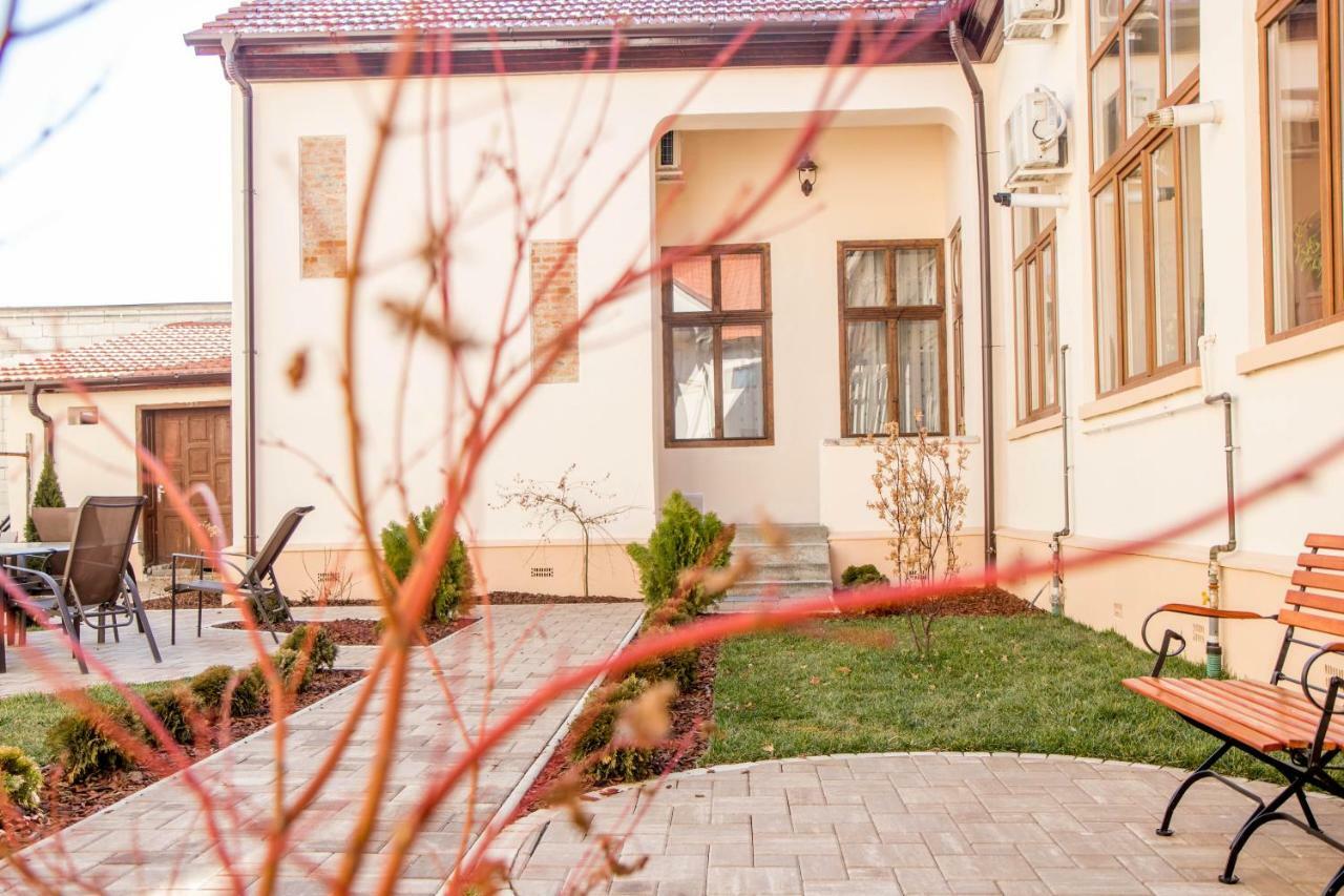 Antique Aparthotel Alba Iulia Buitenkant foto