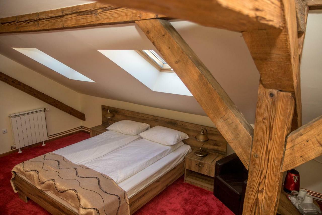 Antique Aparthotel Alba Iulia Buitenkant foto