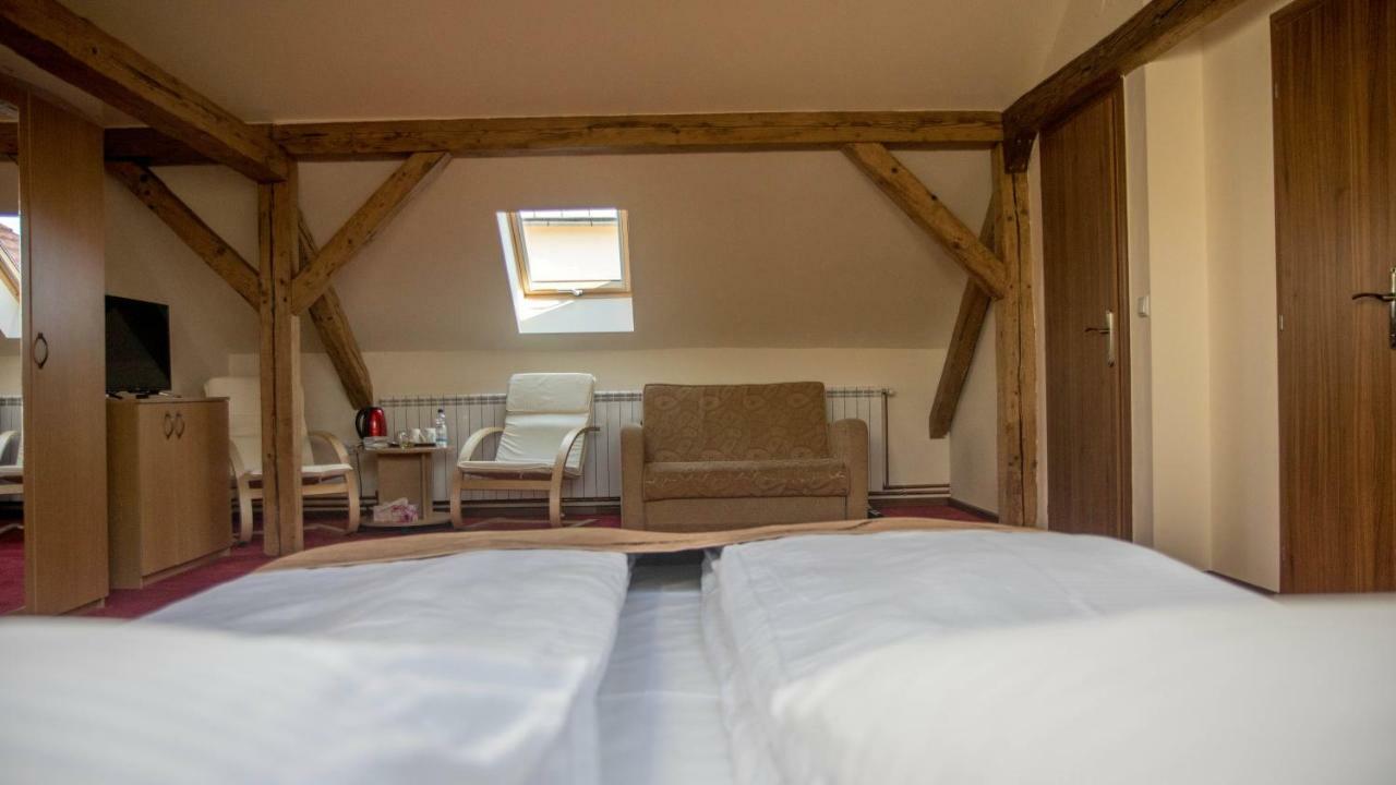 Antique Aparthotel Alba Iulia Buitenkant foto
